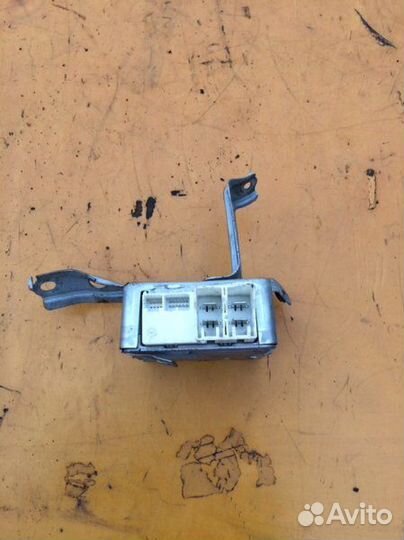 Блок управления электроусилителем Toyota Avensis