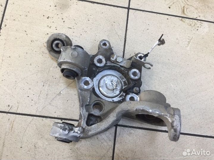 Кулак задний правый Volvo S60 1