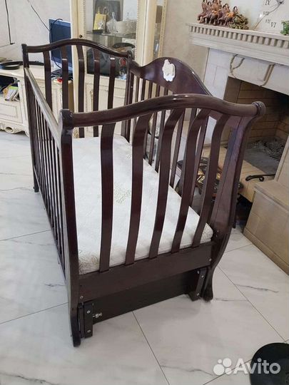 Детская деревянная кроватка С маятником