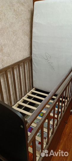 Детская кроватка и пеленальный комод