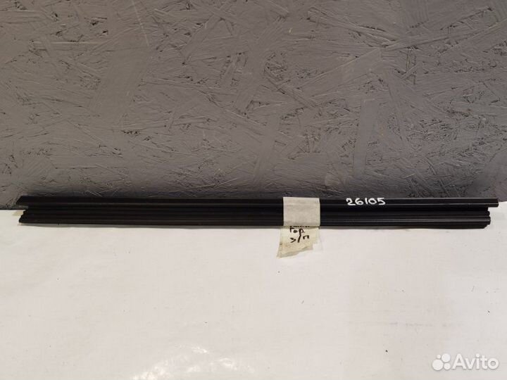 Уплотнитель стекла задний правый Renault Kaptur