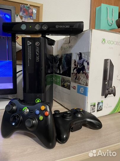Xbox 360 Elite (много игр, 2 джойстика, кинект)
