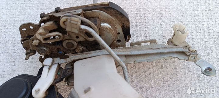 Замок двери Toyota Corolla Runx 2002 6903012440 NZ