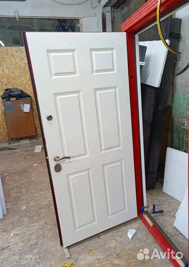 Дверь входная в квартиру