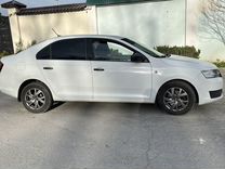 Skoda Rapid 1.6 AT, 2017, 130 000 км, с пробегом, цена 1 150 000 руб.