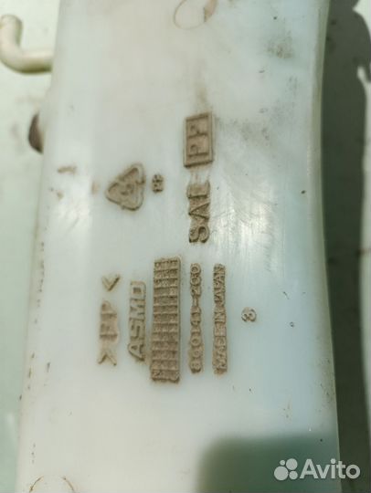 Бачек омывателя Мицубиси паджеро 2