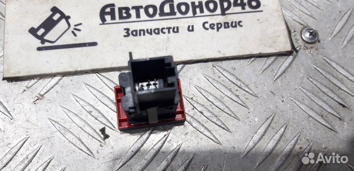 Кнопка аварийной сигнализации Volkswagen Polo RUS