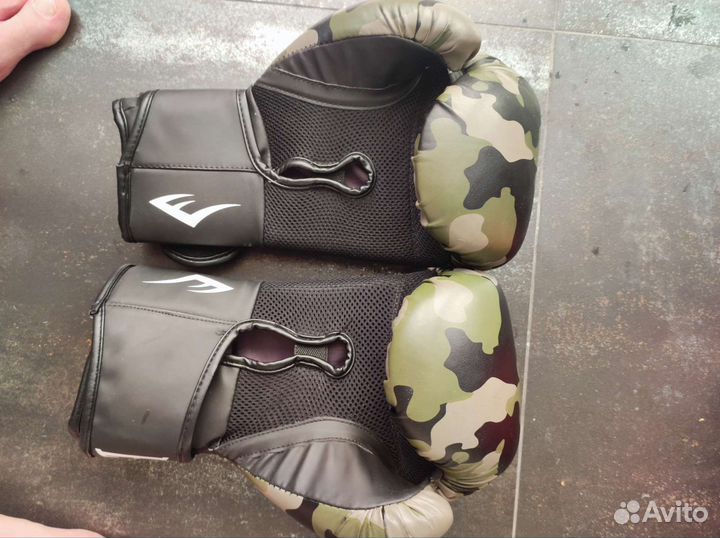 Перчатки 16 oz everlast в очень хорошем состоянии