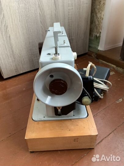 Швейная машинка Чайка 134А