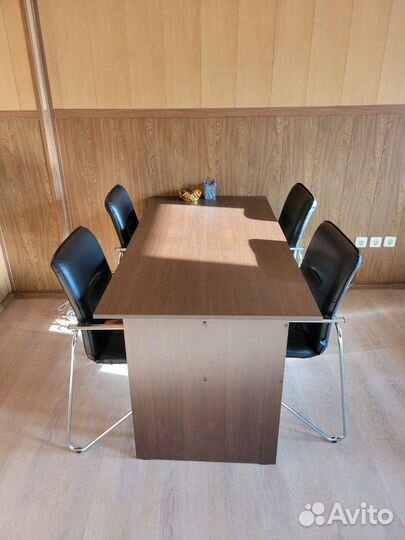 Стол для переговоров офисный