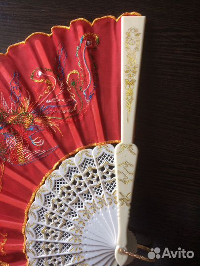 Веер с вышивкой