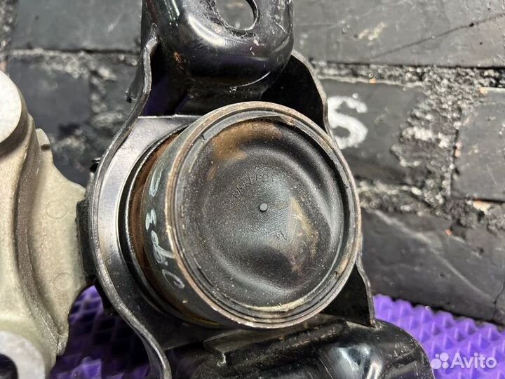 Подушка двигателя Nissan Note E12-120393 HR12DDR