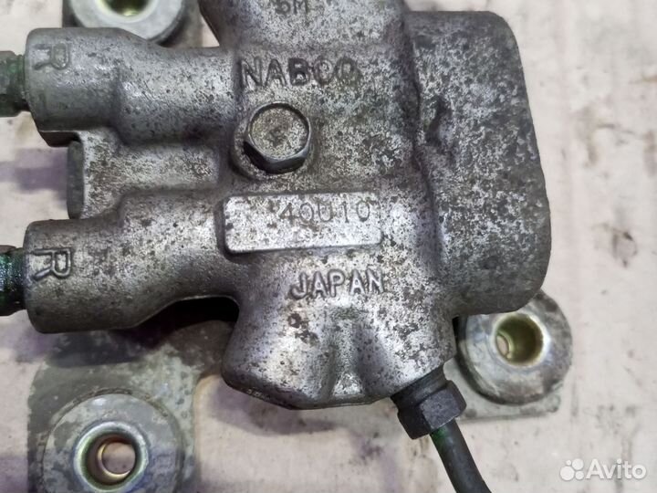 Распределитель тормозов Nissan Bluebird