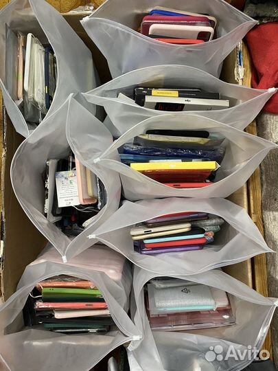 Бокс с чехлами для телефонов планшетов