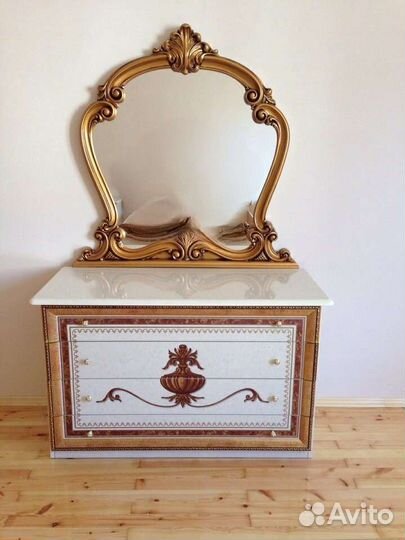 Продам спальный гарнитур