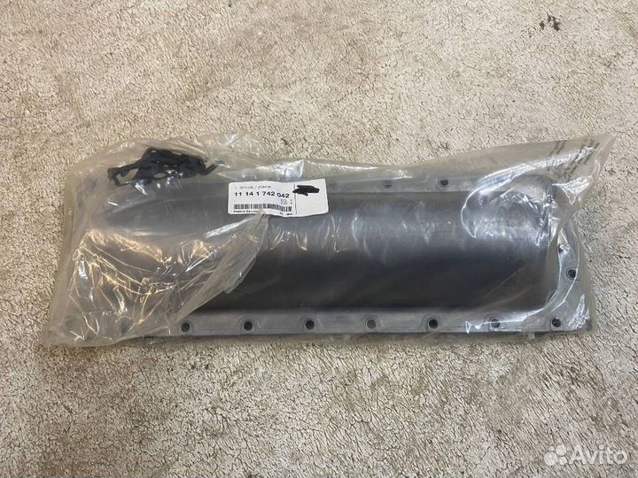 Крышка двигателя Range Rover 3 М62 LCW000010