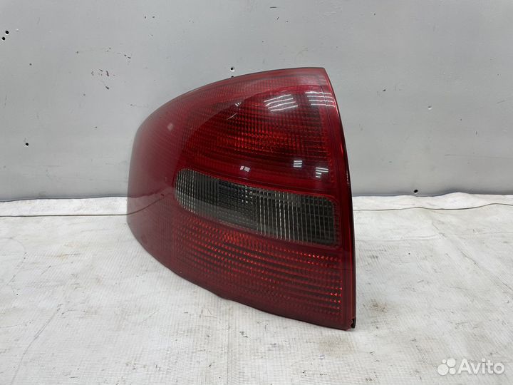 Фонарь левый Audi A6 C5 седан(дефект)