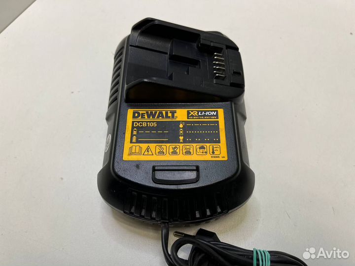 Зарядное устройство DeWALT DCB105-QW01 4 А