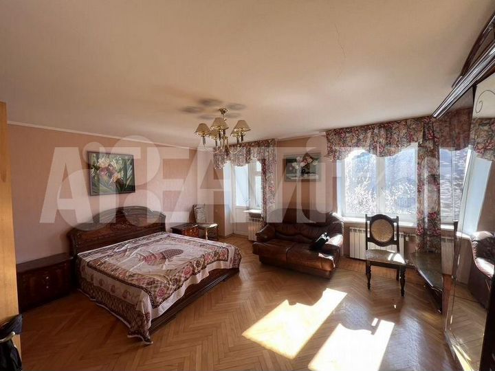 3-к. квартира, 125 м², 3/10 эт.