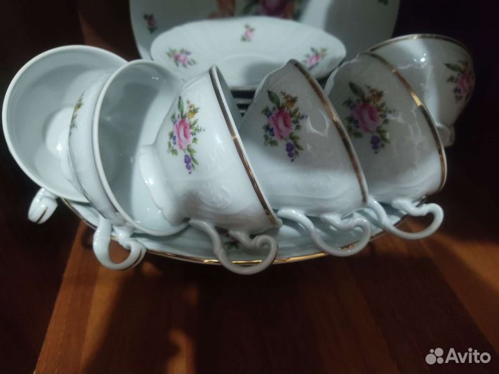 Чайные чашки с блюдцами