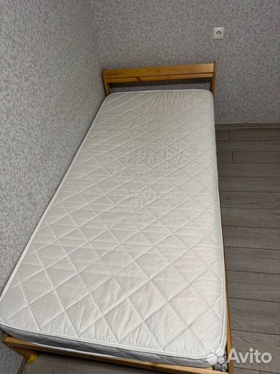 Односпальная кровать Икеа 90x200 с матрасом Аскона