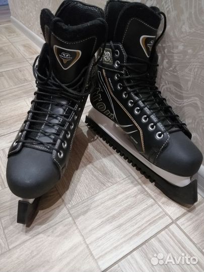 Коньки хоккейные