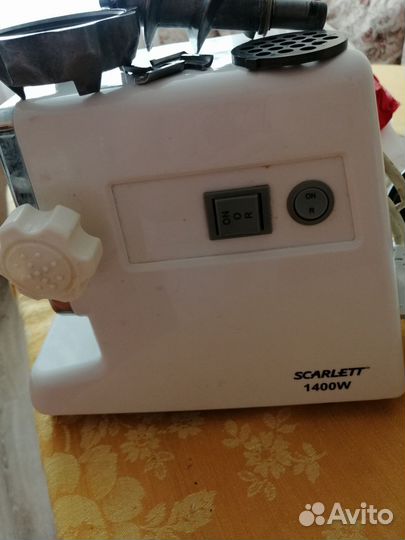 Электро мясорубка бу Скарлет