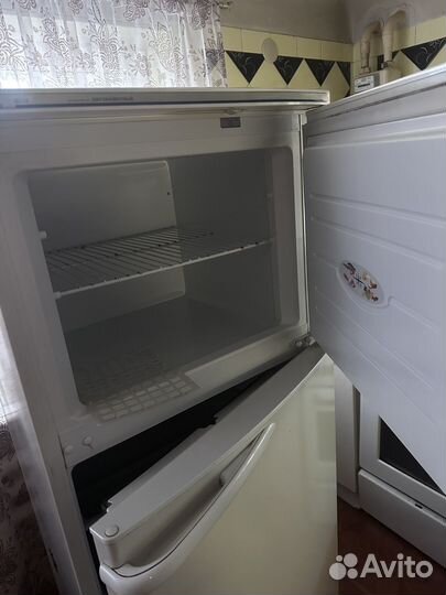 Холодильник двухкамерный бу