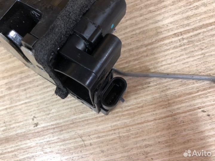 Замок двери передний правый Ssangyong Actyon