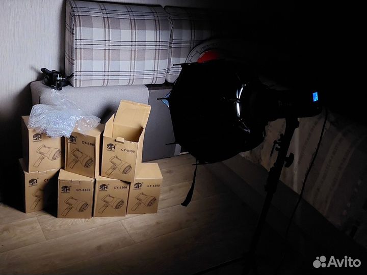 Видеосвет 100вт новый Bowens SH CY-8300