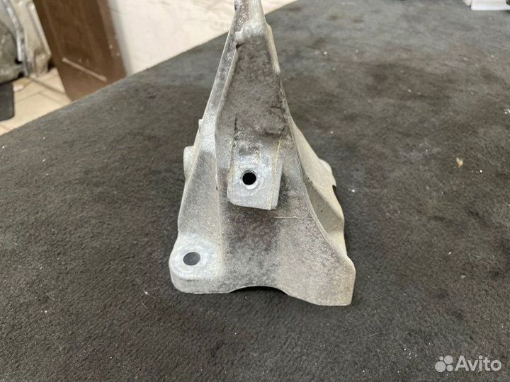 Кронштейн двигателя Land Rover Velar L560 2.0 I4