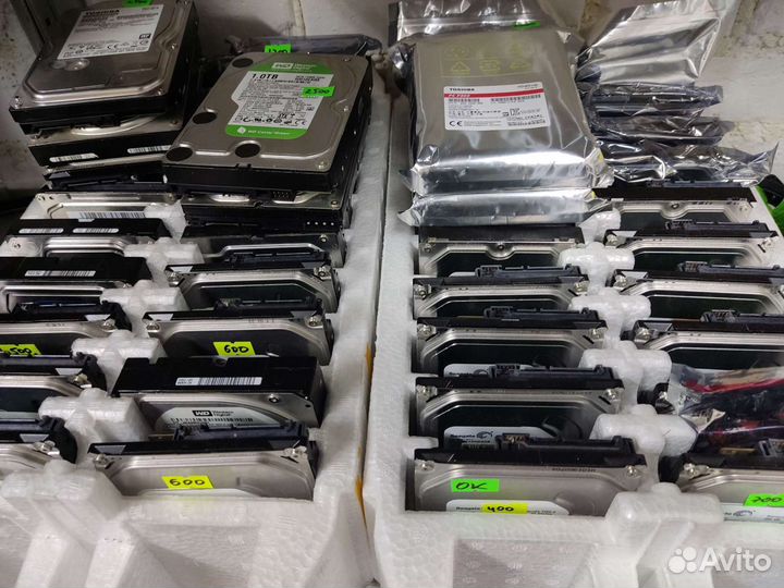 Жесткие диски в ассортименте
