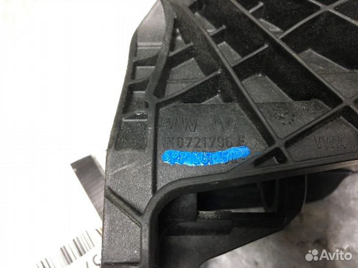 Кронштейн педали сцепления Skoda Octavia (A5 1Z)