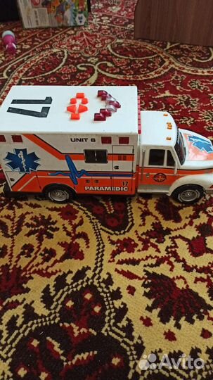 Игрушка скорая помощь
