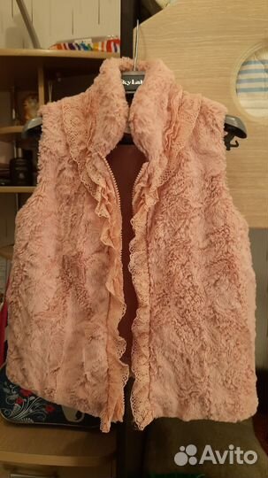 Безрукавка на девочку