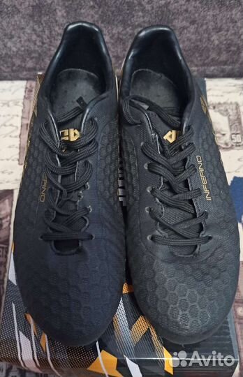 Футбольные бутсы