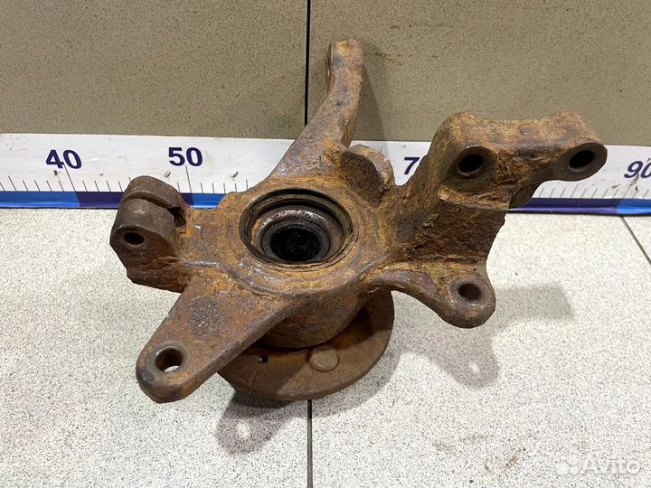 Кулак передний левый Kia Shuma II