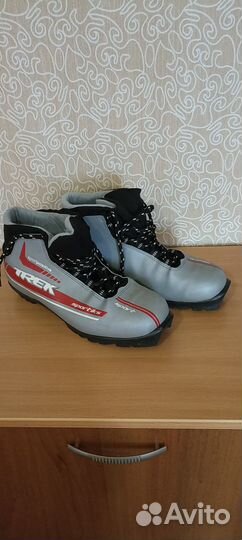 Продам ботинки лыжные