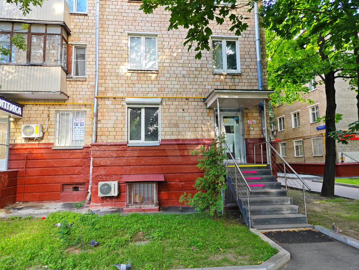 Торговая площадь 45 м² рядом с метро