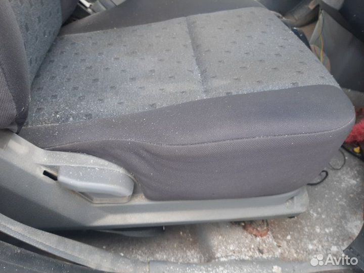 Сиденья комплект Hyundai Getz 1.3 G4EA 2003