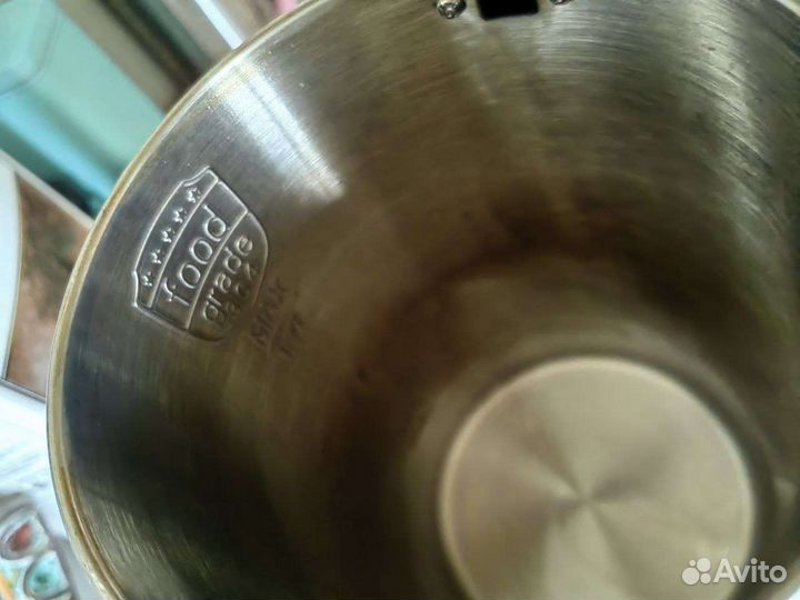 Чайник redmond RK-M1582 в хорошем состояние