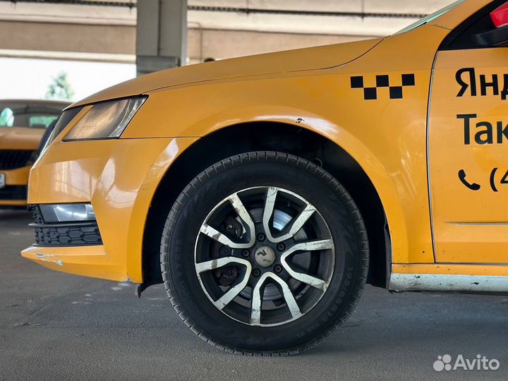 Skoda Octavia 1.6 AT, 2018, 302 000 км