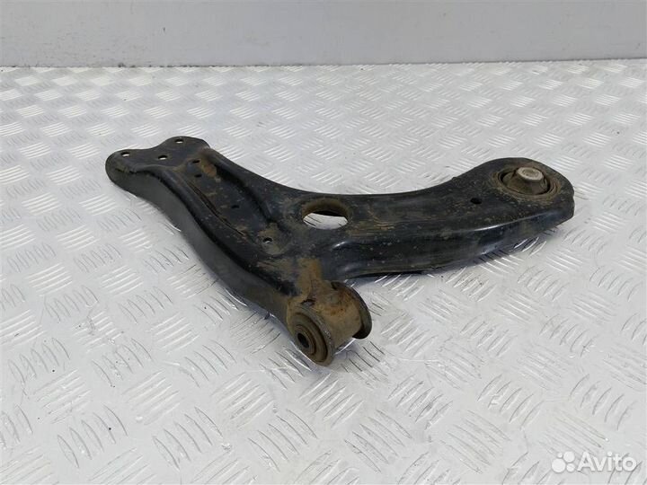 Рычаг передний правый Skoda Rapid