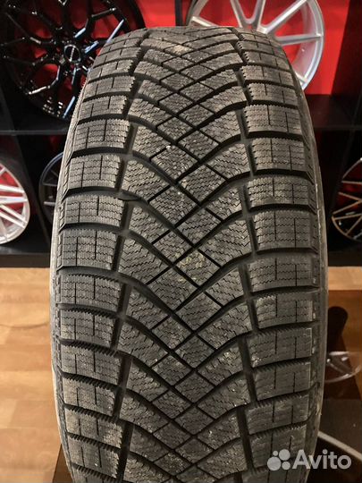Pirelli Ice Zero FR 235/45 R18 98H