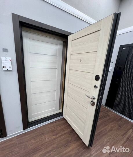 Входная дверь