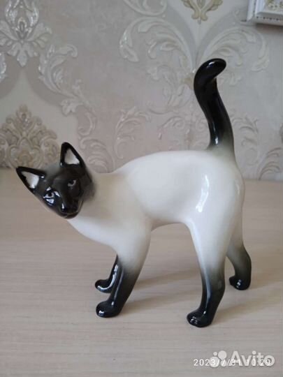 Фарфоровая статуэтка кот