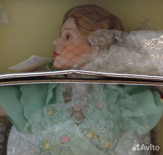 Коллекционная кукла фарфоровая Перед выходом