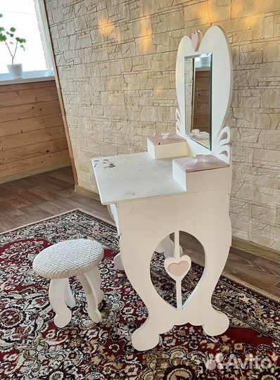 Туалетный столик, трельяж, трюмо детская