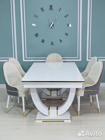 Стол и стулья