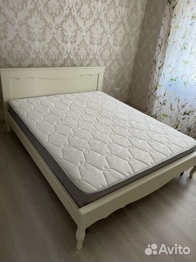 Кровать двухспальная из массива дерева